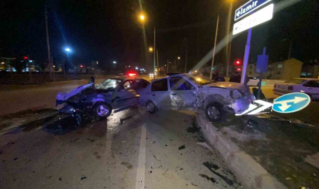 İki otomobilin çarpıştığı trafik kazasında 7 kişi yaralandı