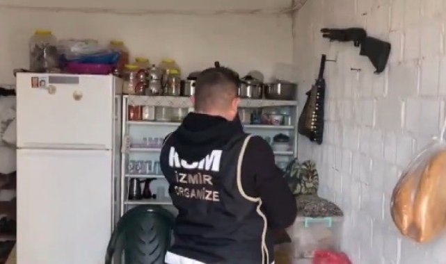 İzmir'de suç örgütlerine ve kaçakçılara bir günde 3 operasyon