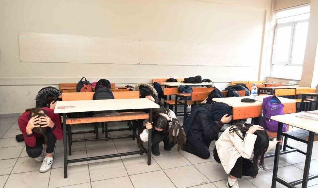 Karabük'teki okullarda deprem tatbikatı yapılıyor