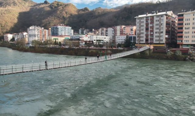 Karadeniz'in en uzun 2 asma köprüsü Çoruh nehri üzerinde bulunuyor