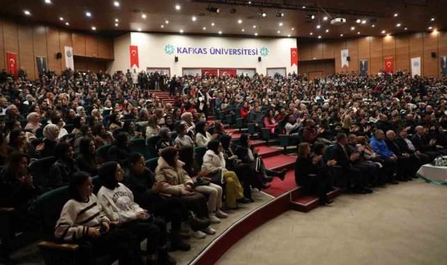 Kars'ta Erdal Akkaya konserine yoğun ilgi