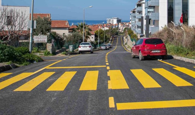 Kuşadası'nda yol yapım çalışmaları devam ediyor