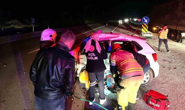 Kütahya'da tır ile otomobil çarpışması: 1 ölü, 1 yaralı