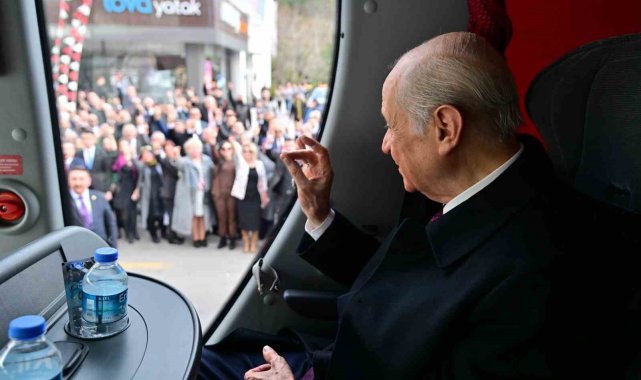 MHP Lideri Bahçeli, Cumhur İttifakı ABB Başkan Adayı Altınok ile Keçiören'de halkı selamladı