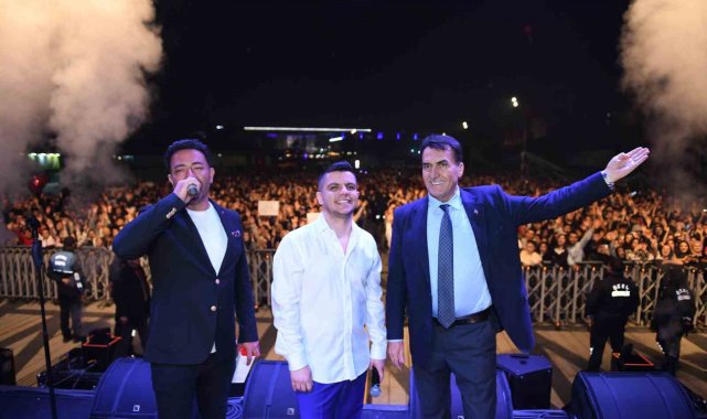 Osmangazi Meydanı'nda coşku sürüyor