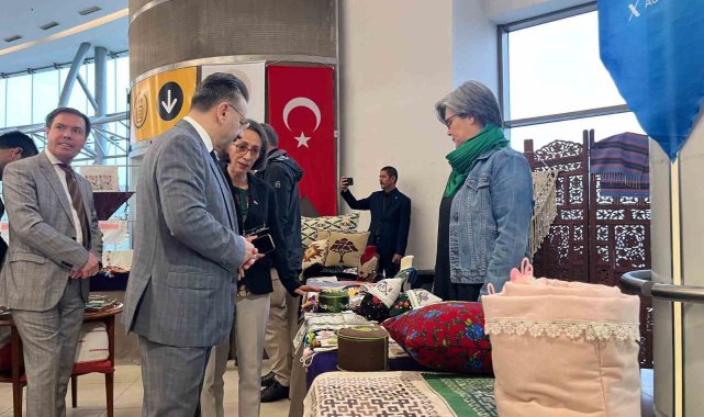 "İlmek İlmek dokunmuş hayatlar, kadınların elleriyle özgürleşiyor" sergisi