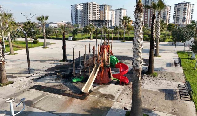 Tarsus'ta Berdan Parkına kimliği belirsiz kişi veya kişilerce zarar verildi