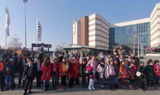 Taşradaki öğrencilerin hayallerini gerçekleştiriyor