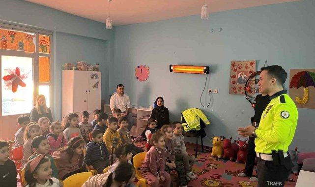 Tekman'da trafik dedektifleri işbaşında