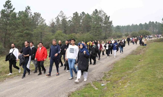 Vali Aslan gençlerle birlikte doğa yürüyüşü yaptı