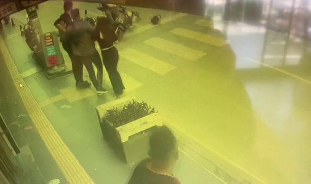 Yaya geçitinde 2 motosiklet çarpıştı