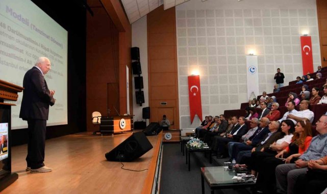 Adıyaman Üniversitesi'nde "21. Yüzyılda Öğretmen Olmak" konulu konferans