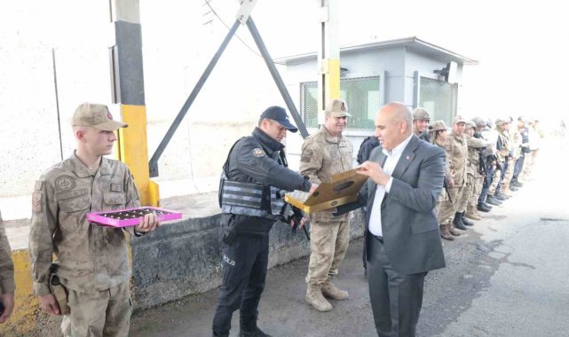 Ağrı'da bayramlaşma programları düzenlendi