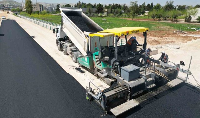 Akçakale yolunda asfalt çalışması