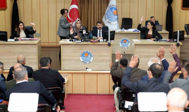 Akdeniz Belediyesi yeni dönemin ilk meclis toplantısını gerçekleştirdi