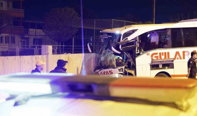 Aksaray'da kontrolden çıkan otobüs bahçe duvarına çarptı: 8 yaralı
