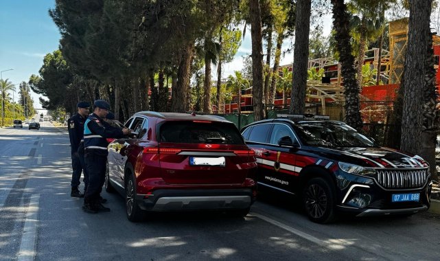 Alanya'da jandarmadan sürücülere güvenli sürüş uyarısı