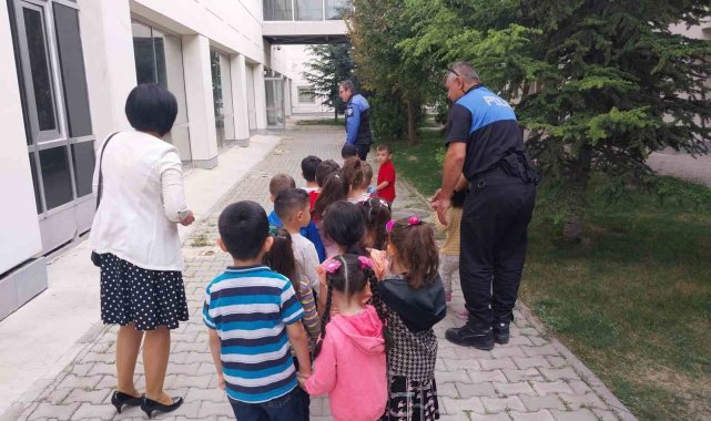 Anaokulu öğrencileri İl Emniyet Müdürlüğü'nün yerleşkelerini ziyaret etti