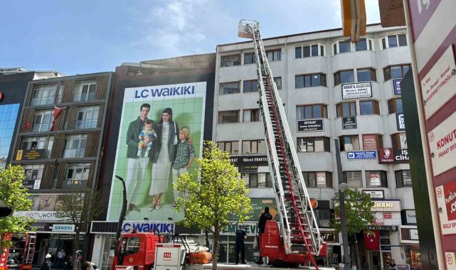 Apartmanda çıkan yangın paniğe sebep oldu