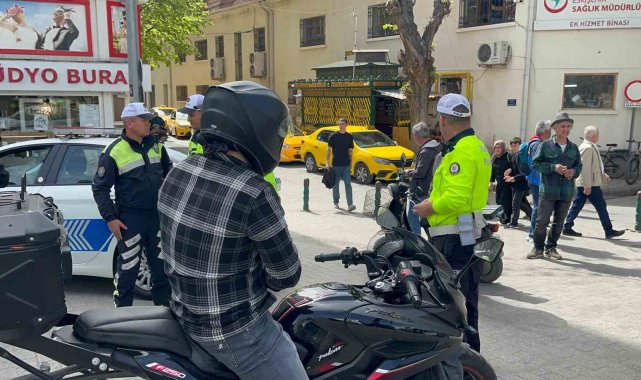Araç girişinin yasak olduğu caddede polis denetim yaptı