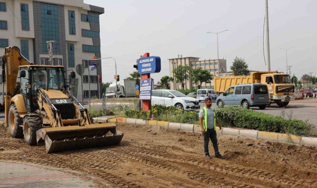 Aydın Büyükşehir Belediyesi Nazilli Alparslan Türkeş Bulvarı'nda kazı çalışmalarına başladı