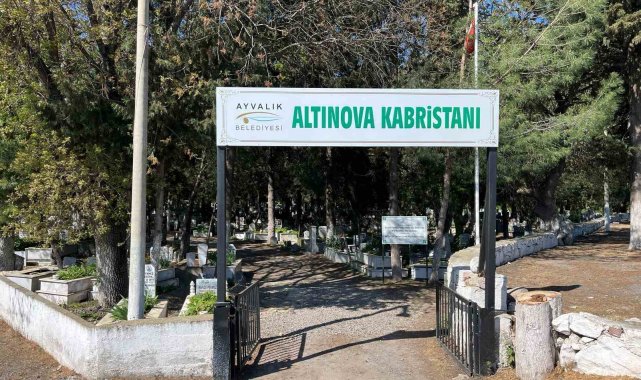 Ayvalık'ta kabristanlara bayram temizliği