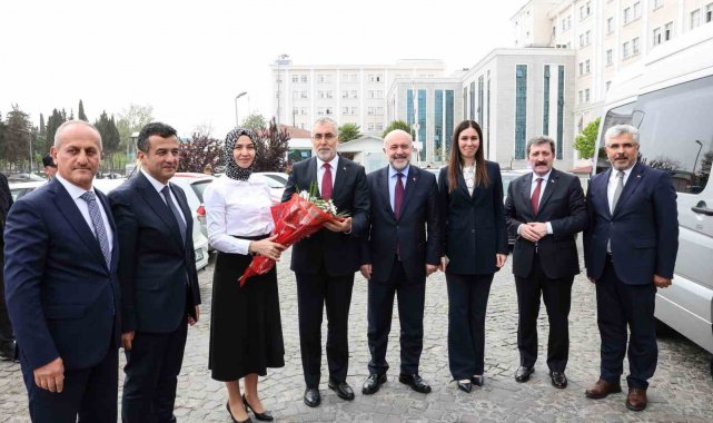 Bakan Işıkhan, SGK İl Müdürlüğündeki çalışmaları inceledi