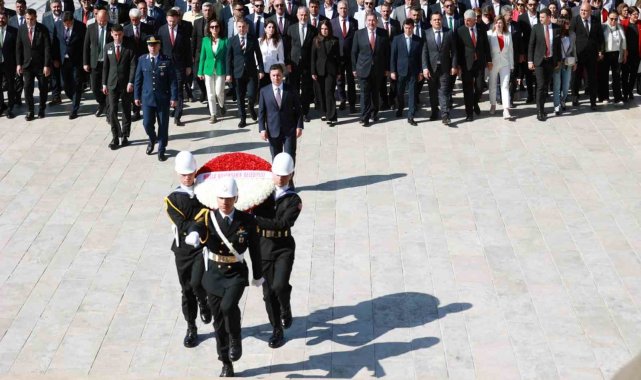 Başkan Ahmet Aras ve 11 ilçe Belediye başkanı Anıtkabir'de
