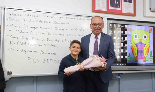 Başkan Akın, sınıf başkanı Ege'nin seçim vaadini yerine getirdi