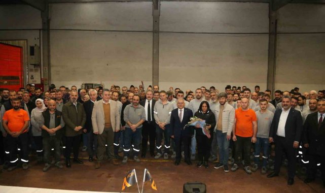 Başkan Büyükkılıç: ". Bu güzel şehri ihracatta önemli noktaya getiren işçi kardeşlerimizin alnından öpüyorum"