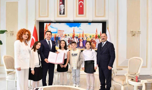 Başkan Özer, koltuğunu 4. sınıf öğrencisine devretti
