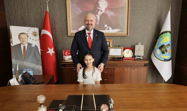 Başkan Pehlivan koltuğunu Aybüke'ye devretti