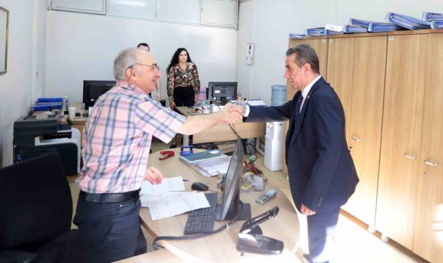 Başkan Yetişkin mesaiye personeli ile bayramlaşarak başladı