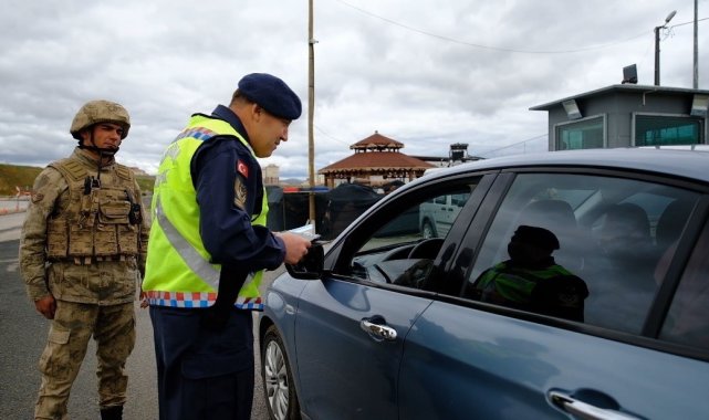 Bayburt'ta jandarma ekiplerinden bayram öncesi dronlu denetim