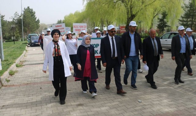 Bayburt'ta Kanser Haftası dolayısıyla yürüyüş yapıldı