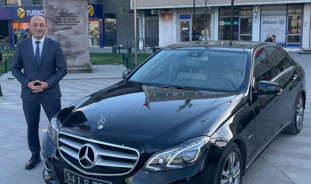 Belediye başkanı makam aracını satışa çıkardı