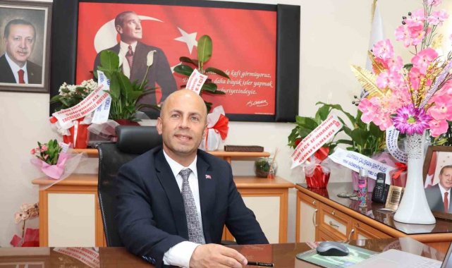 Belediye Başkanı makamı çiçek bahçesi gibi