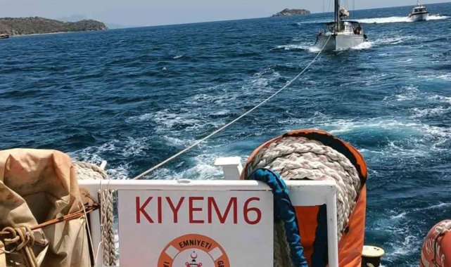 Bodrum'da arızalanan ve sürüklenen tekneyi KIYEM ekipleri kurtardı