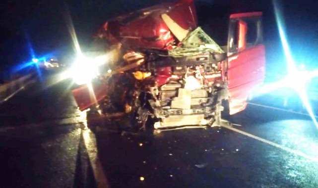Bozüyük'te süt yüklü tanker ile tır çarpıştı: 3 yaralı