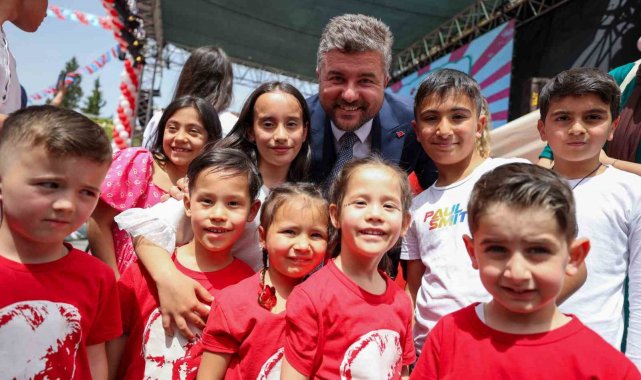 Buca'da 23 Nisan'a yakışır kutlama