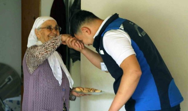 Büyükşehir kırsaldaki çınarların yanında