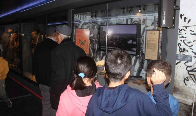Çanakkale Savaşları Mobil Müze Tırı Karapınar'da ziyaretçileriyle buluştu