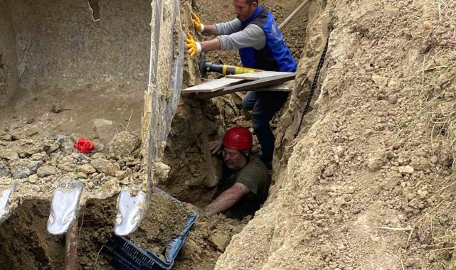 Çanakkale'de toprak kayması: Göçük altında kalanları kurtarma çalışmaları devam ediyor