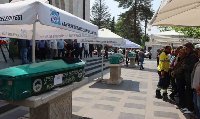 Canlı yayın yaparken kamyon çarpması sonucu hayatını kaybeden sosyal medya fenomeni toprağa verildi