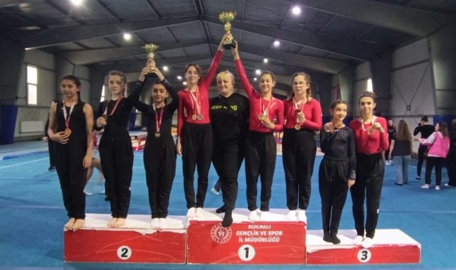 Çayırova'nın yıldız sporcularından 11 madalya, 2 kupa