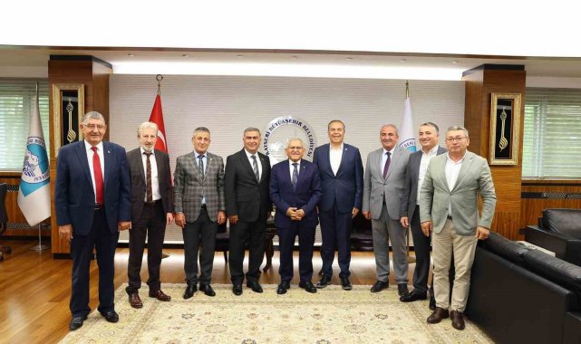 CHP heyetinden Başkan Büyükkılıç'a hayırlı olsun ziyareti