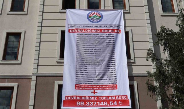 Cide Belediyesi'nin borcu dev afişle duyuruldu: "99 milyon lira borç bulunuyor"
