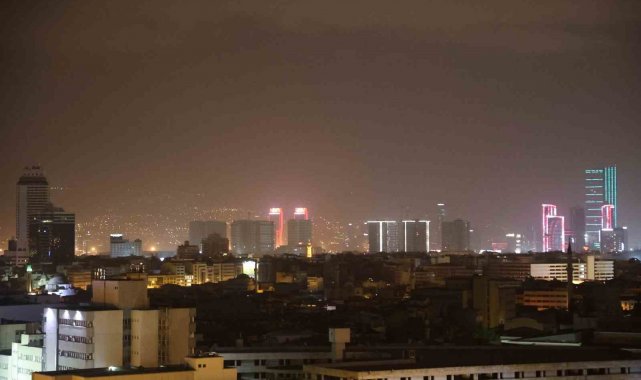Çöl tozu bulutu İzmir'de etkisini sürdürüyor