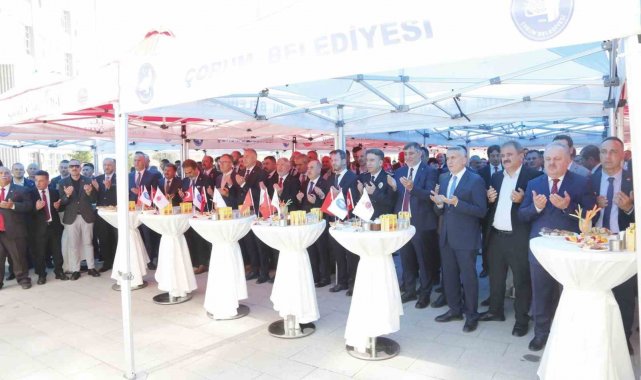 Çorum protokolü ve vatandaşlar bayramlaştı