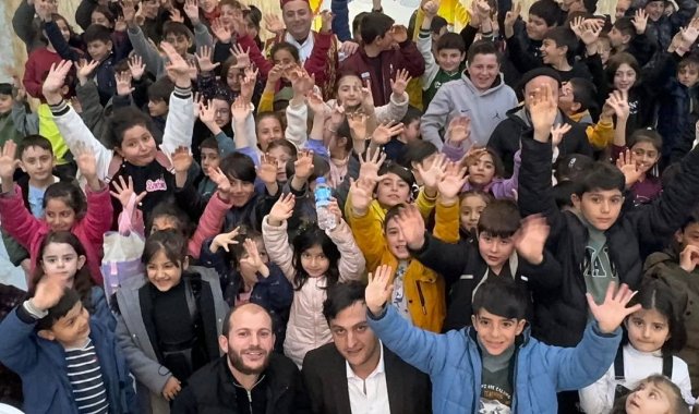 Demirözülü çocuklara Hacivat ve Karagöz sürprizi